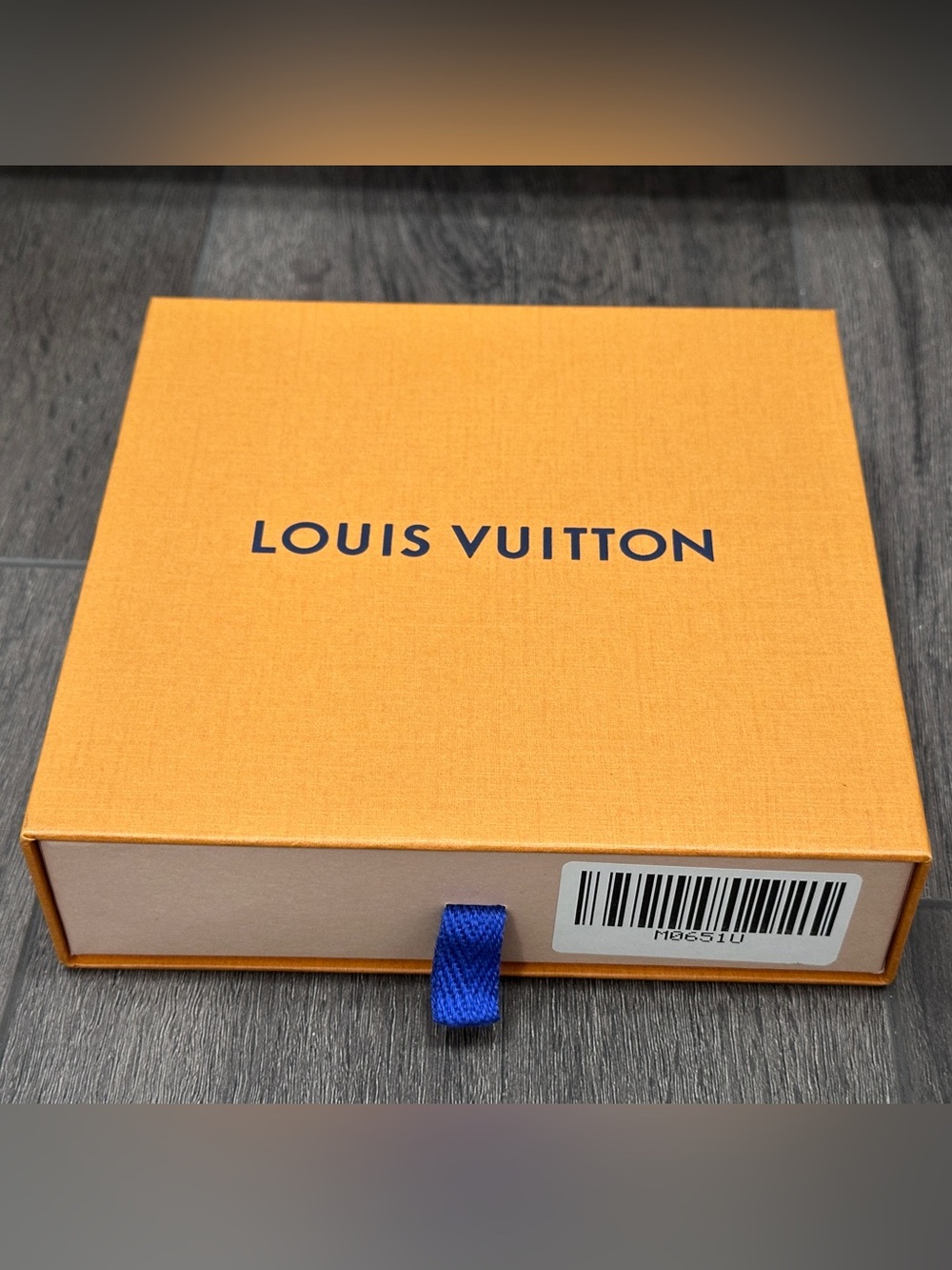 LOUIS VUITTON SIGNATURE ORANGE PAPER EMPTY WALLET BOX. PRE-OWNED.